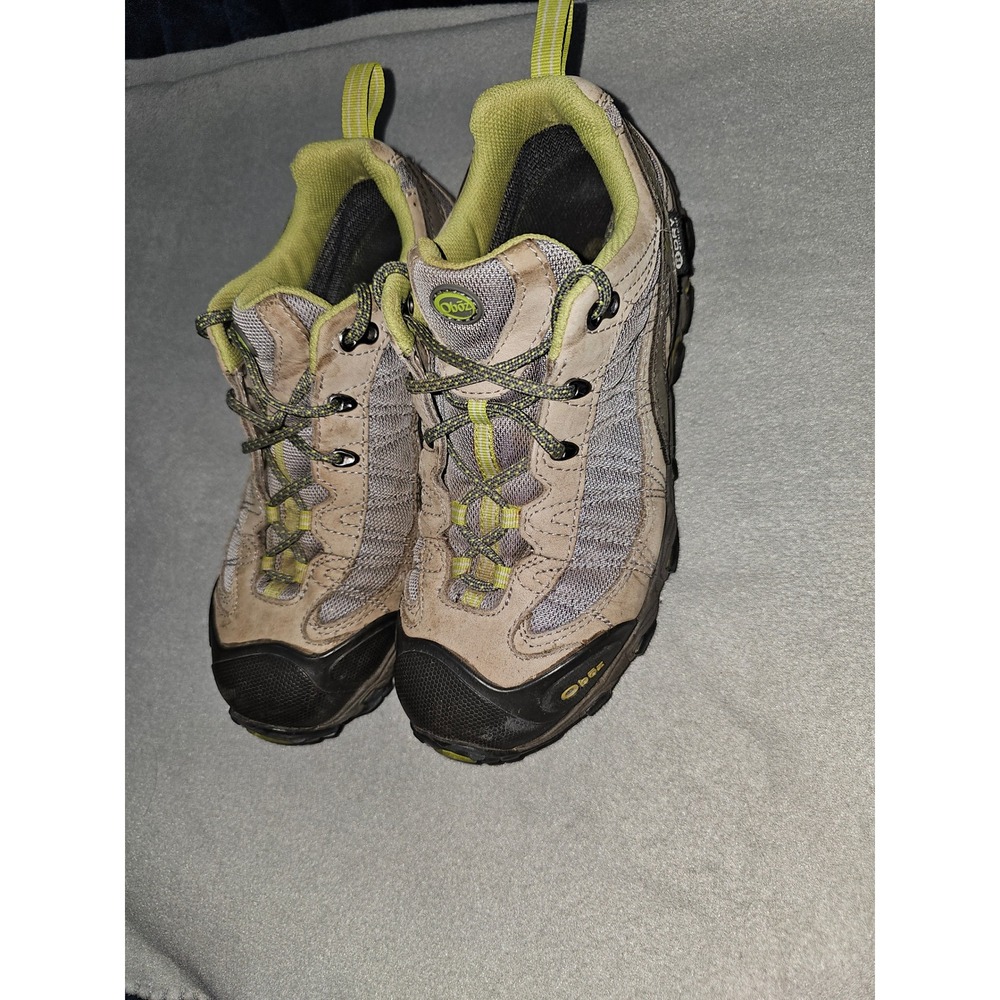 Oboz Bridger Low Waterproof hiking shoes in a gray and lime green colorway. 9.5